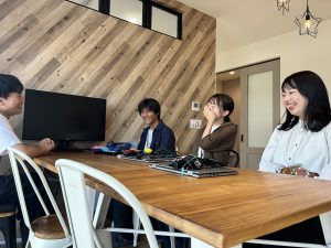 4人で3